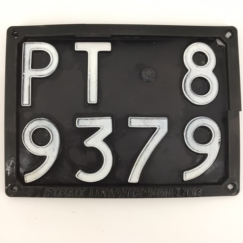 Vecchia targa plastica auto - in,